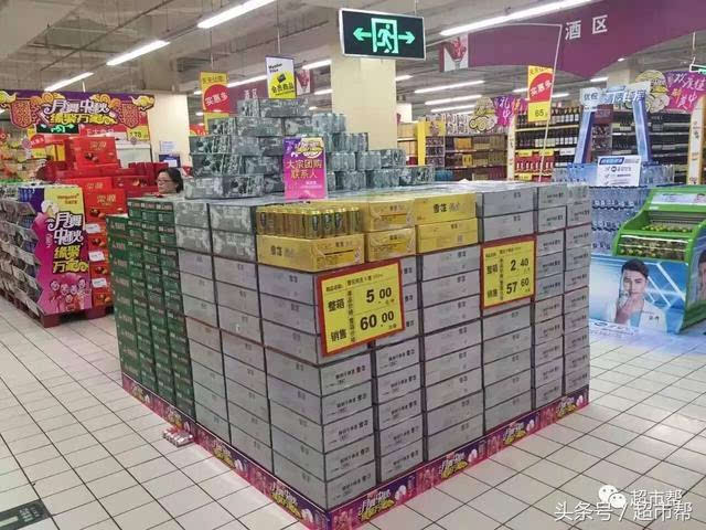 超市百货地堆陈列图片